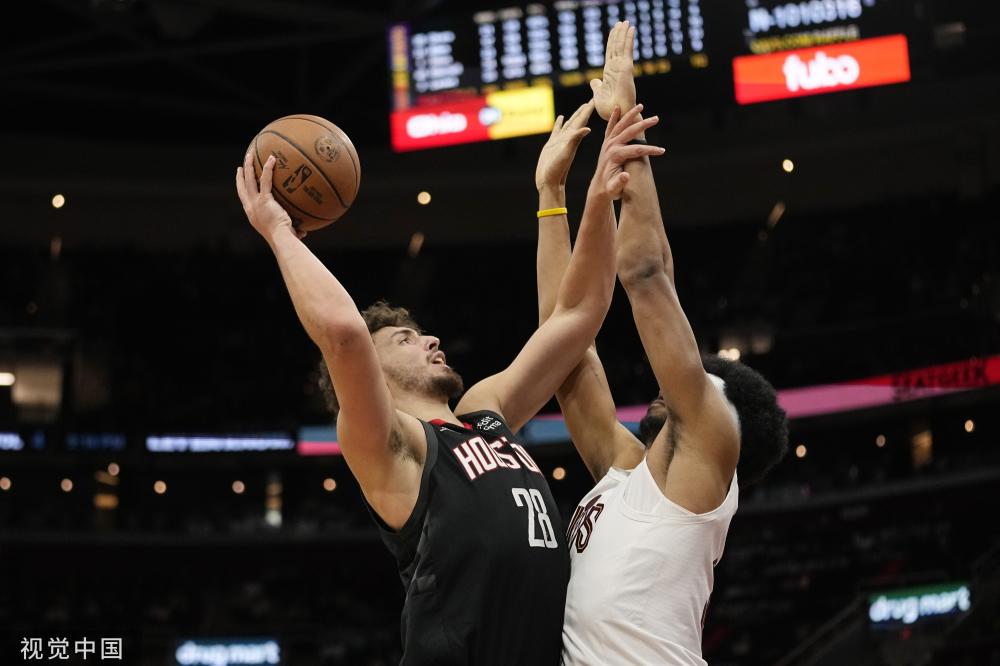 而女拔更是 而女拔更是